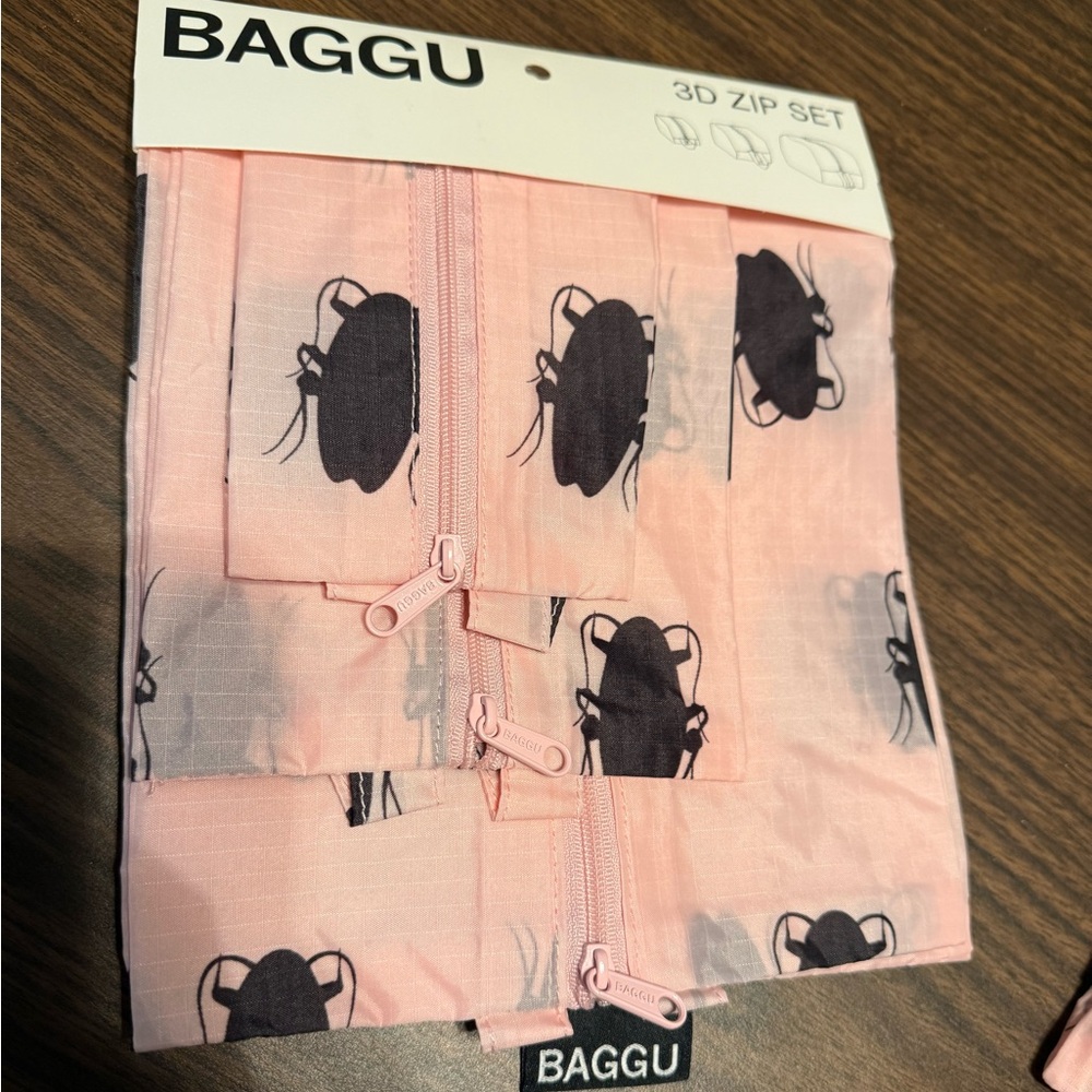NWT Baggu 3D zip set — roach print